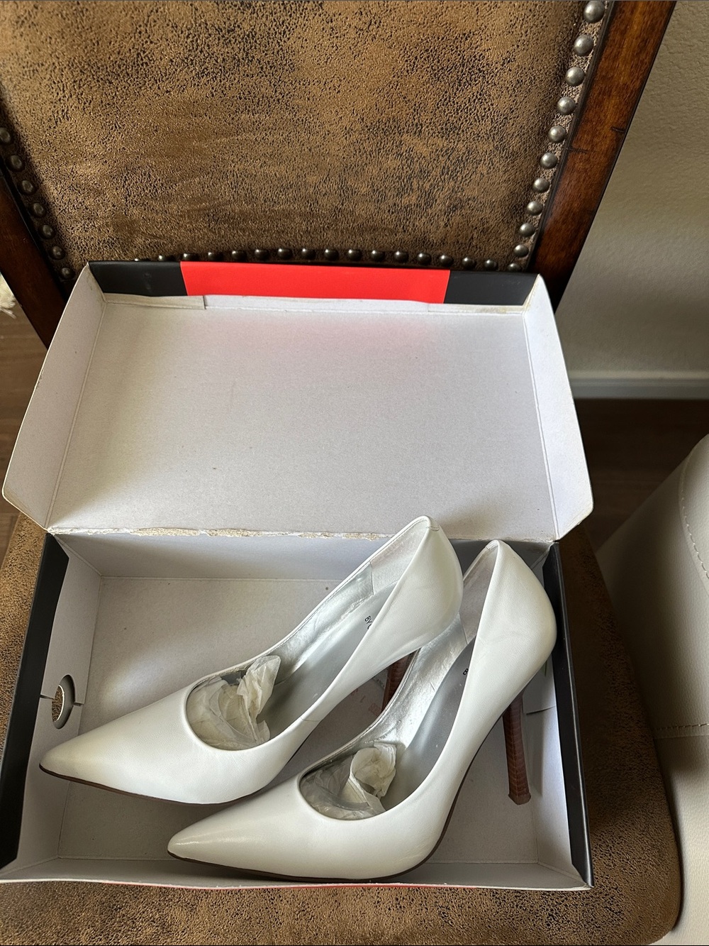 G by Guess White Pointed-Toe Pumps - Sleek Leather Finish - Picture 2 of 10